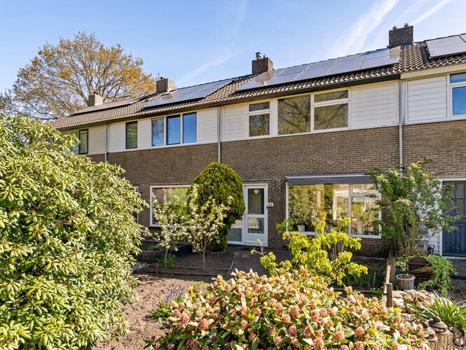 Burgemeester van Panhuyslaan 40 BURGUM Burgemeester van Panhuyslaan 40 BURGUM